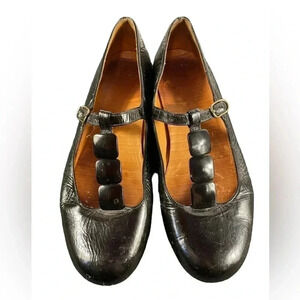 CHIE MAHARA Black Patent Mary Jane T  Strap Flats Size 38/7.5
